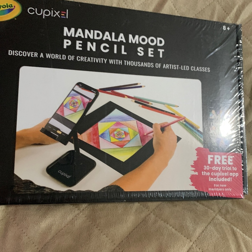 Mandala mood pencil set
